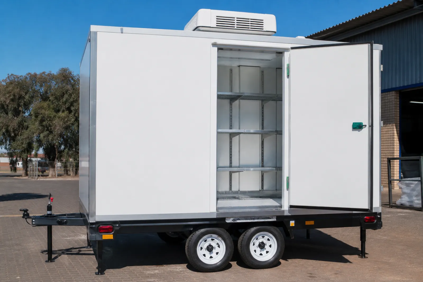 Commercial refrigerated trailer coldroom